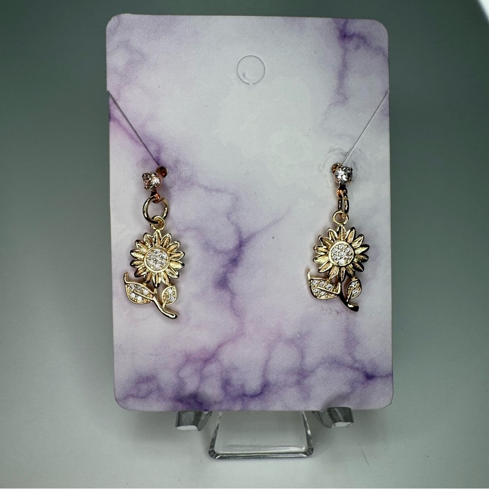Hand Crafted 18kt Gold Plated Daisy Dangle Earrings